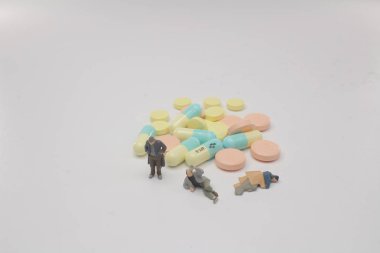 mini figür uyuşturucu sorunu sosyal