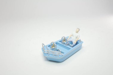 küçük bir tekne ile küçük figür