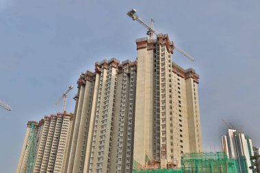 Yeni bir bina kullanım vinçler ile inşa