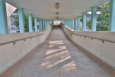 Hk, merkezdeki modern yaya geçit