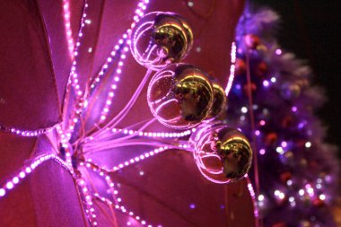 hk hong kong gece sahnede