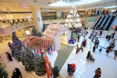 güzel Noel dekorasyonu ile bezenmiştir.