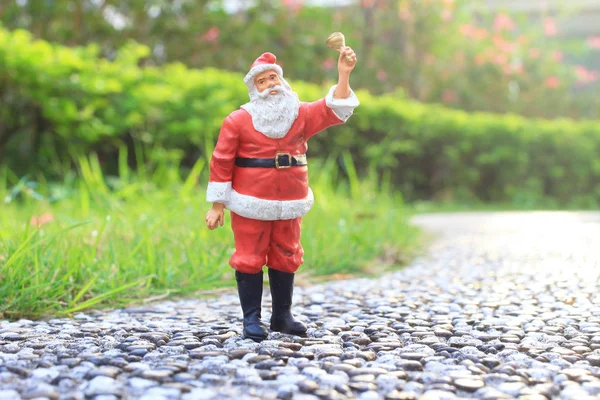 Figuras Santa Claus Fondo Naturaleza — Foto de Stock