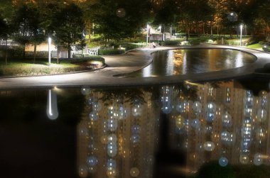 Geceleri Park'ta yapay göller