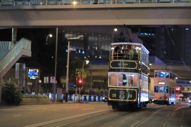 Hk street gece tramvayda çift katlı alçak taban