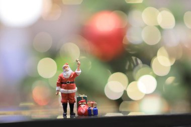 bir Noel Ren geyiği Santa Claus oyuncaklar rakamlar 