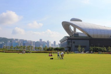 Kai Tak Cruise Terminal eski Kai Tak havaalanının içerisinde yer almaktadır