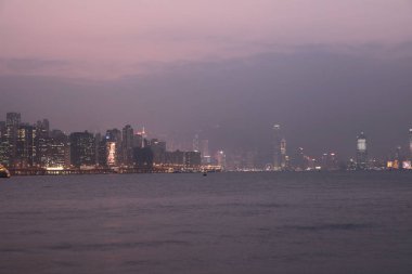 bir hava kirliliği Hong Kong Adası üzerinde asılı