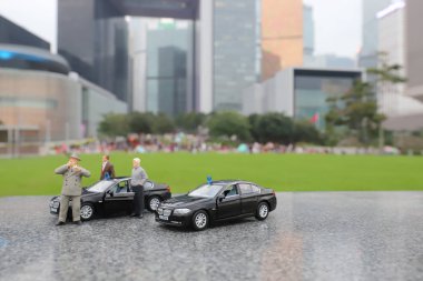 Dedektif ve polis araba figürü