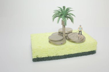 İş adamı ve sikke yığını rakam