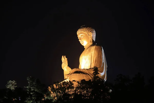 Ngong Ping Tian Tan Buda Bulunan — Stok fotoğraf