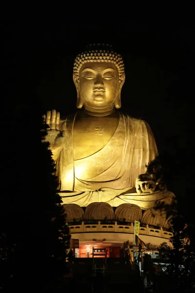 Licht Van Gigantische Boeddha Standbeeld — Stockfoto