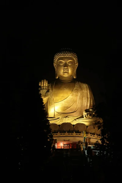 Lumière Bouddha Géant Statue — Photo