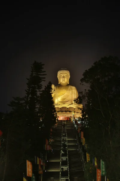 Lumière Bouddha Géant Statue — Photo