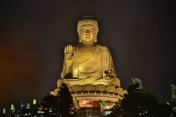 Licht Van Gigantische Boeddha Standbeeld — Stockfoto