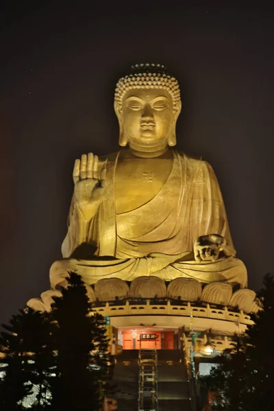 Свет Гигантской Статуи Будды — стоковое фото
