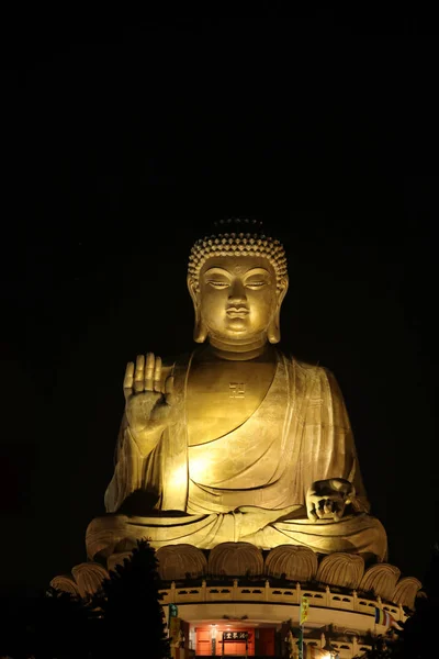 Licht Van Gigantische Boeddha Standbeeld — Stockfoto