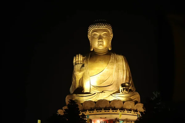 Свет Гигантской Статуи Будды — стоковое фото