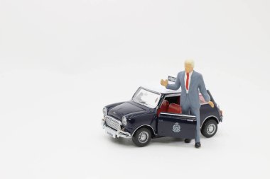 Polis arabası hk, oyuncak ölçeğini