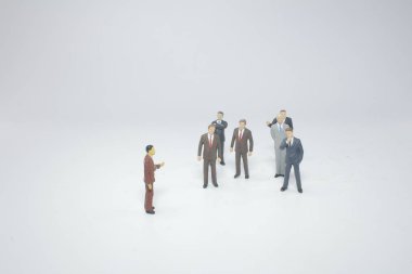 İş dünyasının küçük figürü takımla ayakta duruyor..