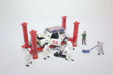 te küçük rakam ile servis istasyonu