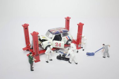 te küçük rakam ile servis istasyonu