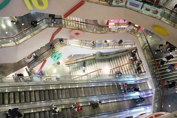 Mong Kok 购物中心内 — 图库照片