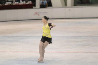 küçük kız Artistik Patinaj spor salonu