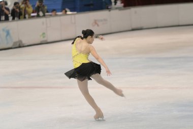 küçük kız Artistik Patinaj spor salonu