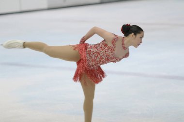 küçük kız Artistik Patinaj spor salonu