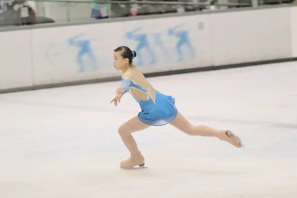 Petite Fille Patinage Artistique Arène Sportive — Photo