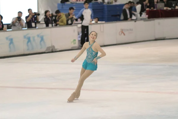 Menina Figura Patinação Arena Esportes — Fotografia de Stock