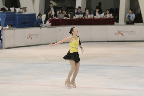 Petite Fille Patinage Artistique Arène Sportive — Photo