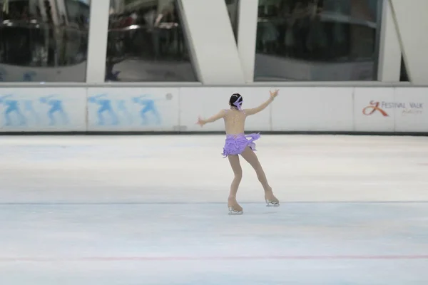 Little Girl Figure Skating Sports Arena — Stock Photo, Image