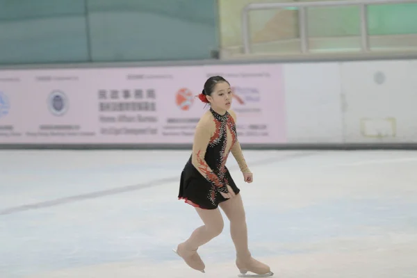 Niña Patinaje Artístico Campo Deportes — Foto de Stock