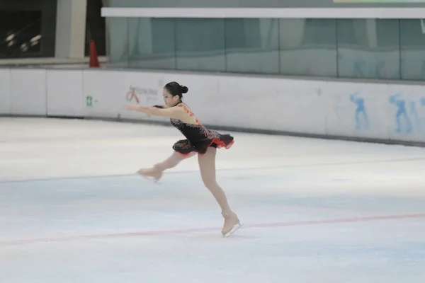 Little Girl Figure Skating Sports Arena — Stock Photo, Image