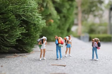 bir Mini bir sırt çantası yürüme ile seyahat