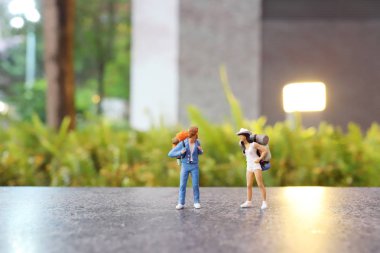 bir Mini bir sırt çantası yürüme ile seyahat