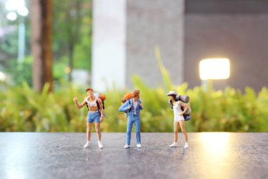 bir Mini bir sırt çantası yürüme ile seyahat