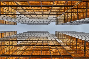 Ofis Binası Tst altın pencerelerin