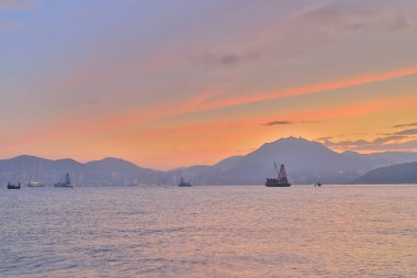 hong kong Adası, Doğu