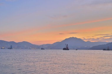 hong kong Adası, Doğu