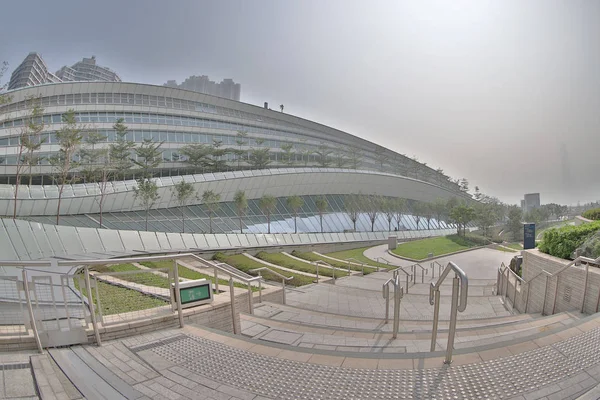 west kowloon İstasyonu bahçesinde açık