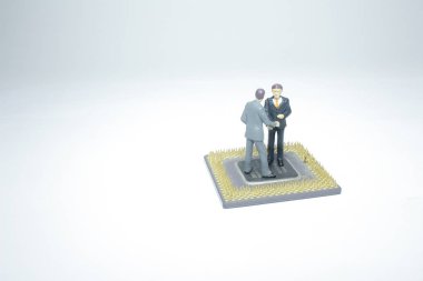 mini figür iş karşılıklı bilgisayar çipi üzerinde