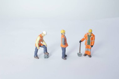 beyaz tahta üzerinde mini şekil kümesi