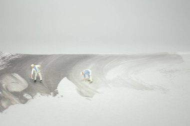 bir mini ressam tutun bir fırça rengi