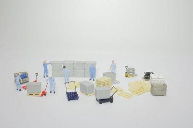 bir tramvay kullanarak bir mini adam çalışan rakam 