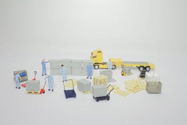 bir tramvay kullanarak bir mini adam çalışan rakam 