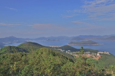 Yüksek önemsiz tepe trai bir manzara