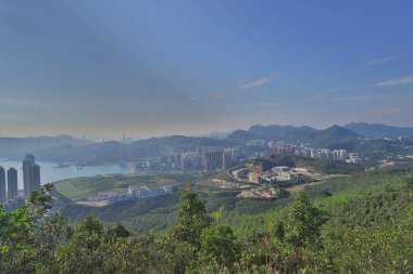 Yüksek önemsiz tepe trai bir manzara